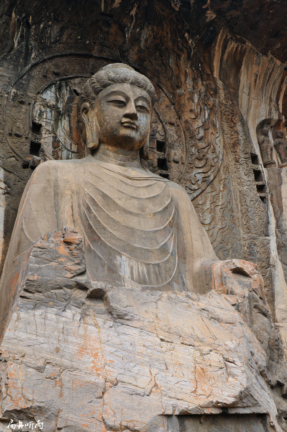 Lushena Buddha at Fengxian Temple