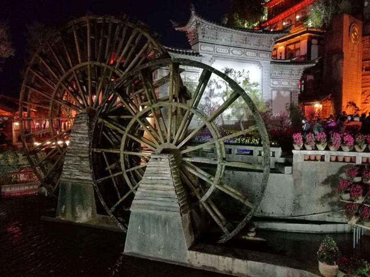 Lijiang Old Town water wheel