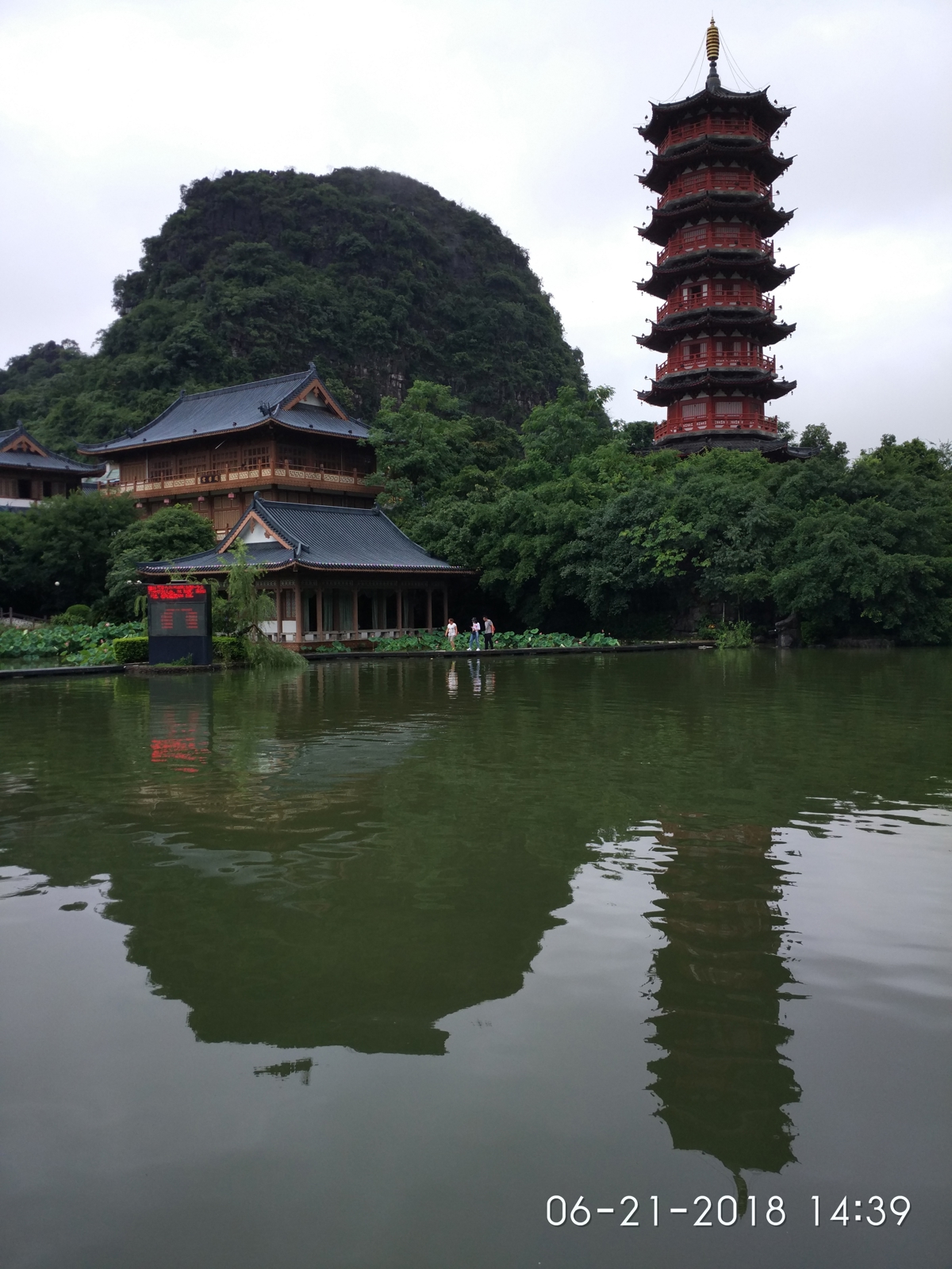 Yulong River bamboo raft
