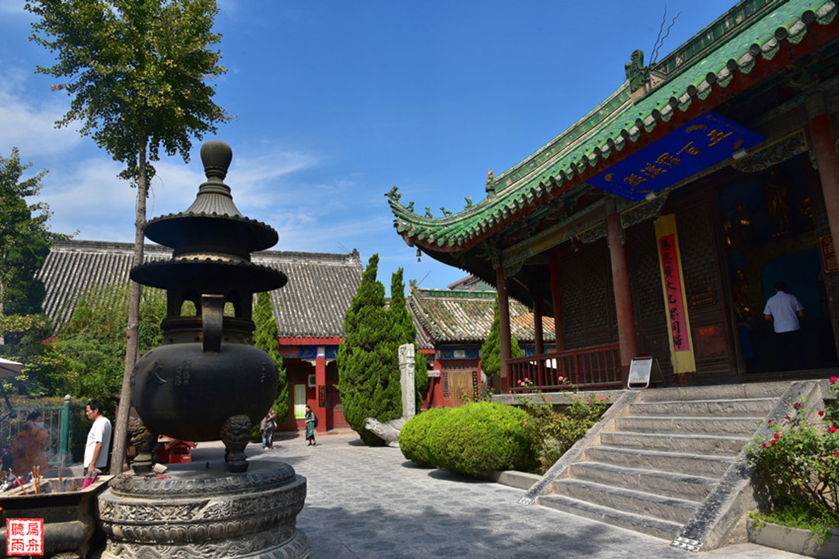 Octagonal Glazed Hall architecture