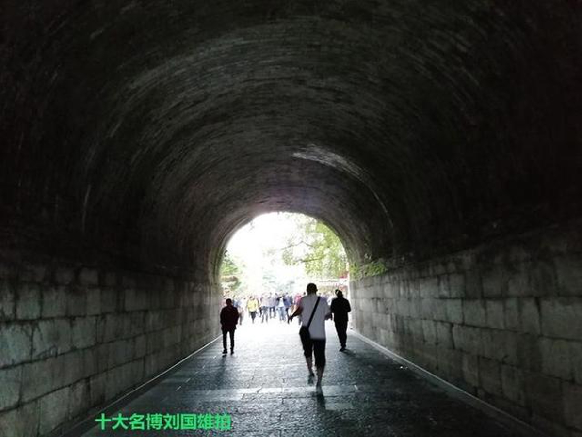 Main gate tunnel