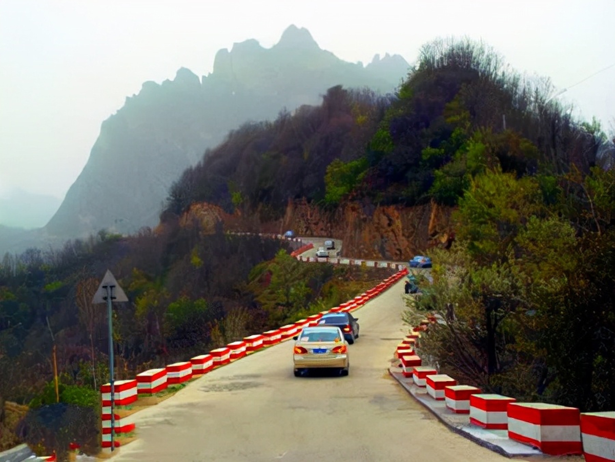 Convoy heading to Baiyun Mountain