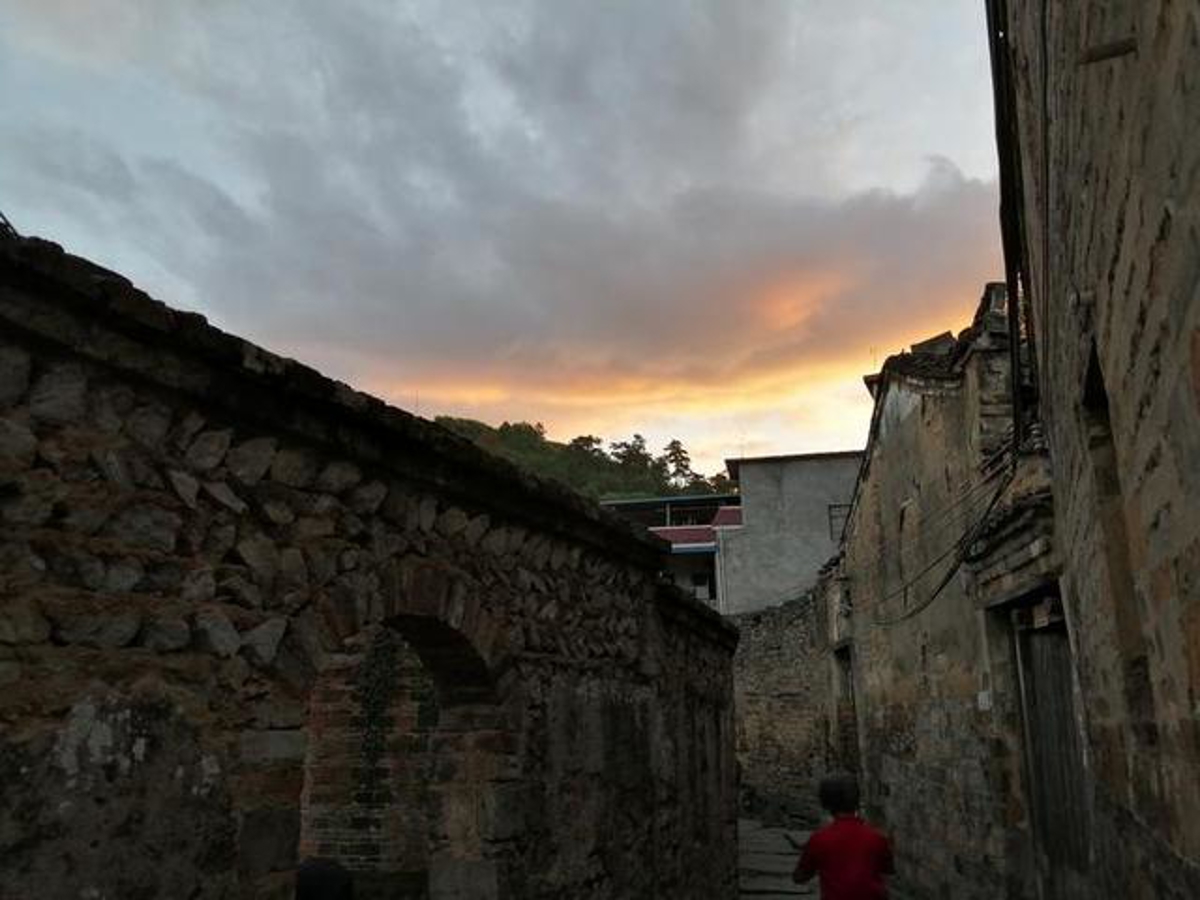 Stone path with drainage