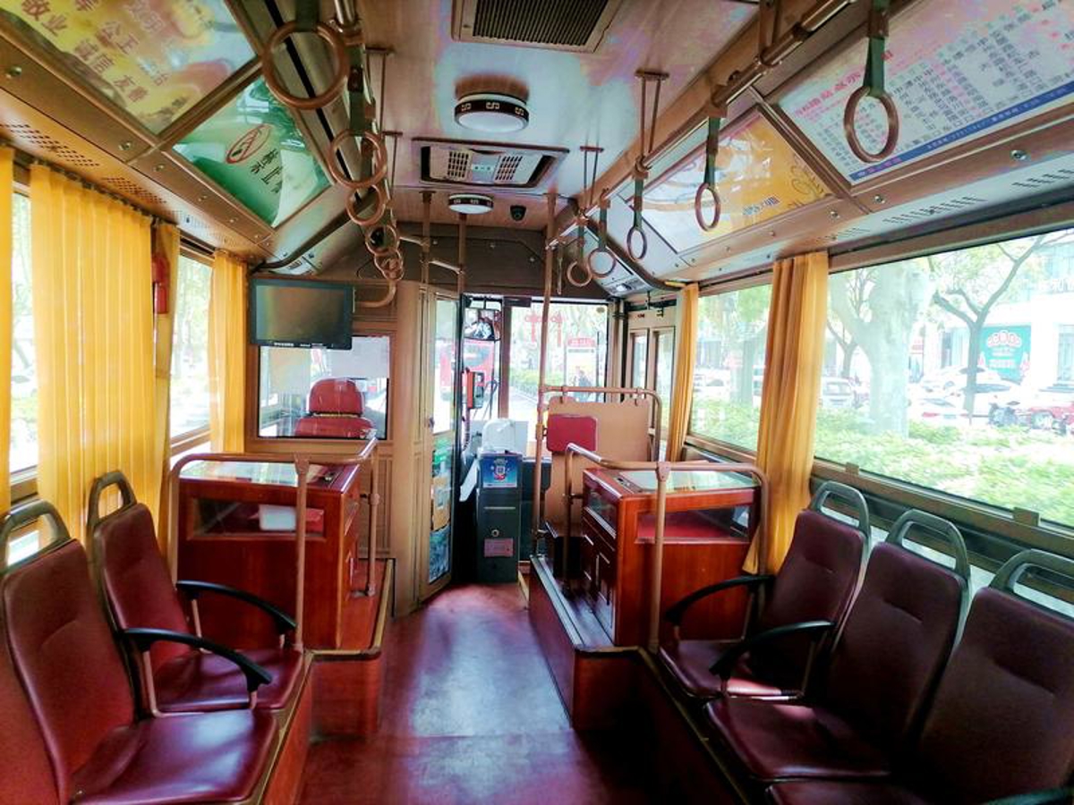 Retro bus to Baima Temple