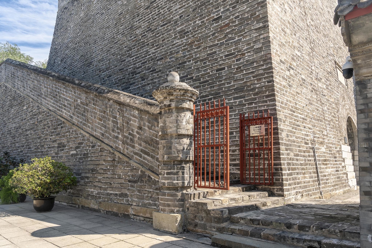Entrance to the observatory platform