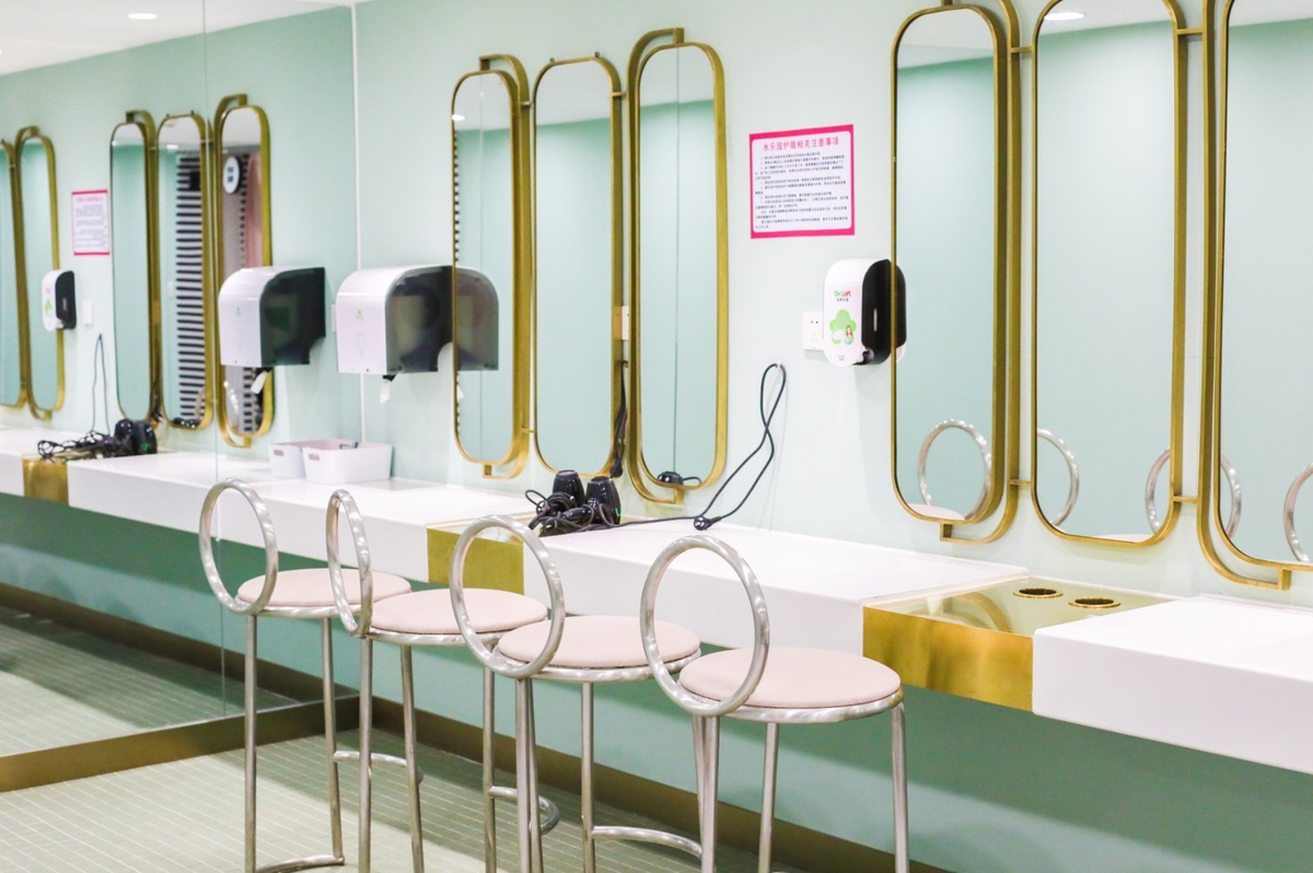 Parent amenities including nail salon