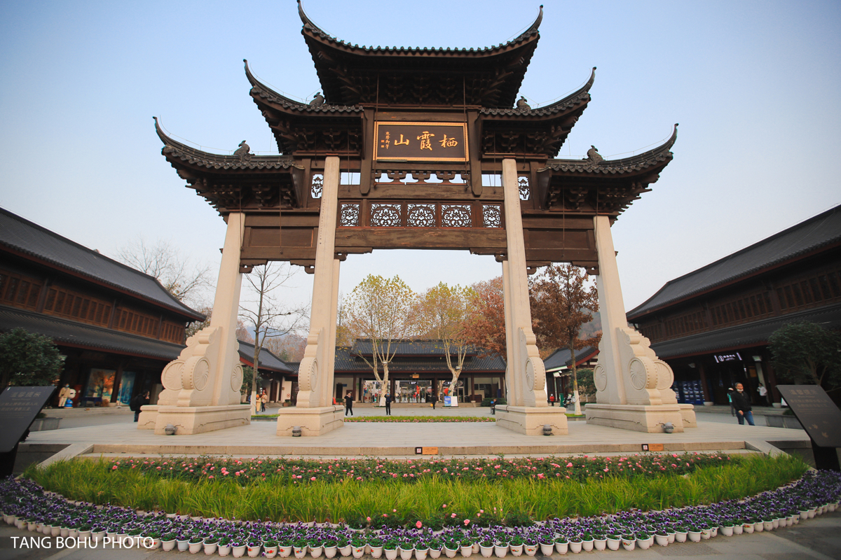 Families enjoying autumn