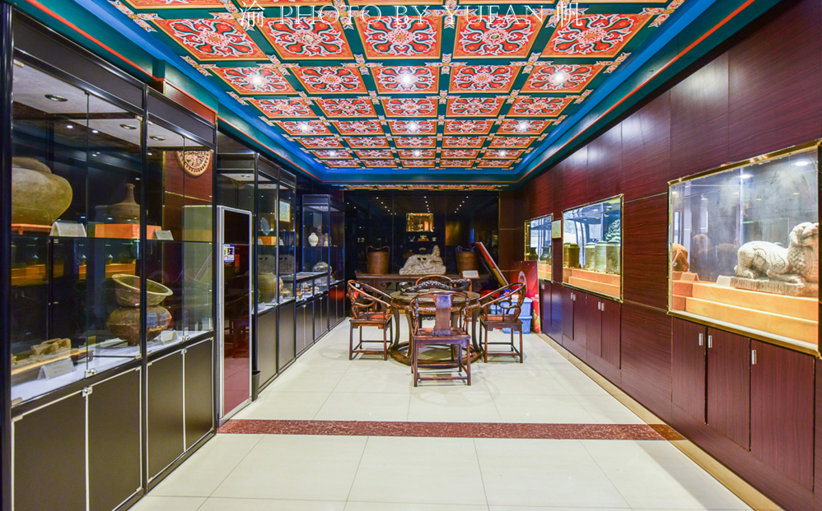 Walking through Luoyang