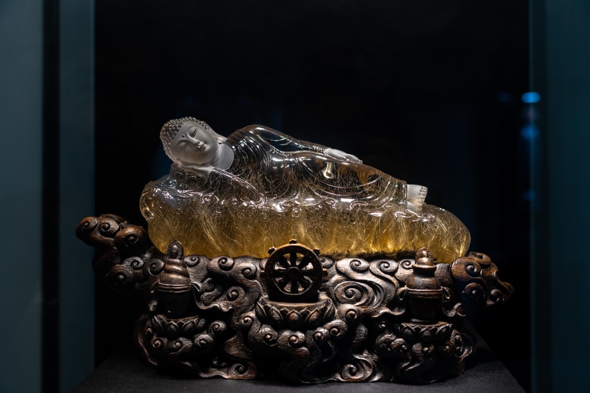 Crystal Buddha statue