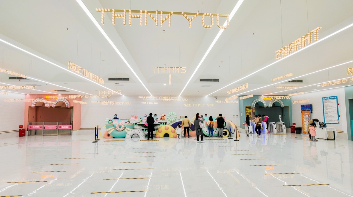 Interior of Baoyan Paradise with castle decorations