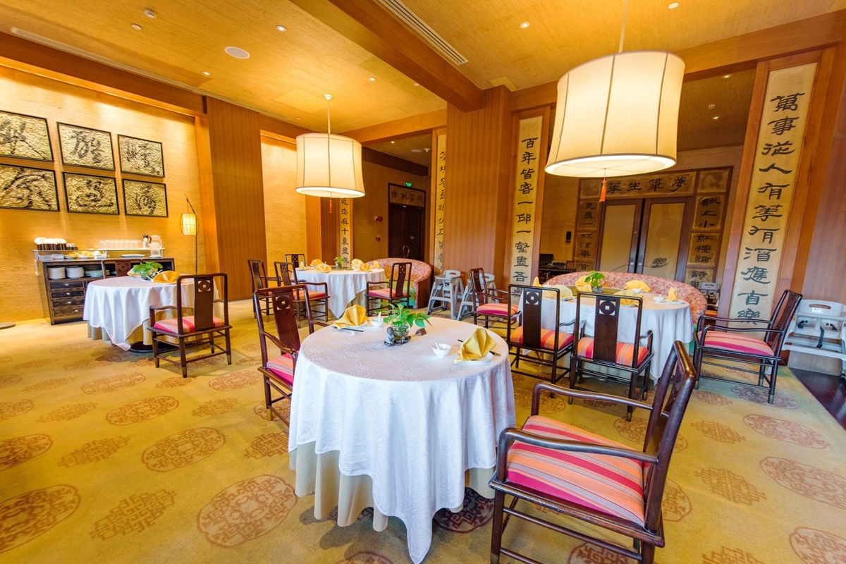 Flame salt-baked chicken preparation