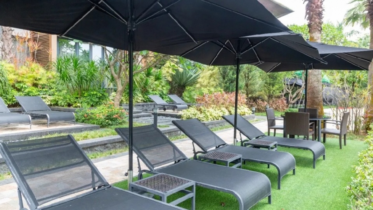 Clear blue swimming pool