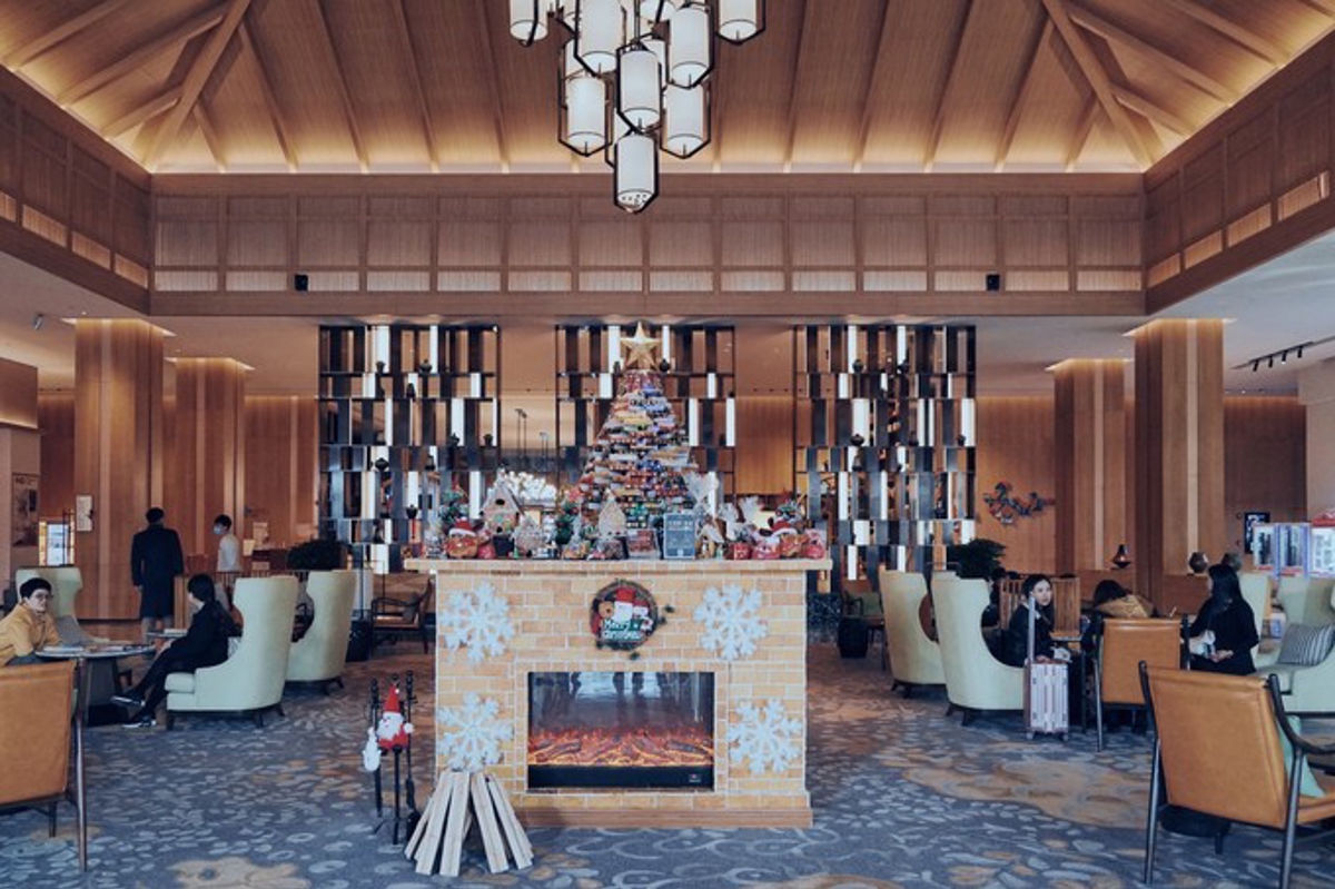 Crowne Plaza Hotel lobby