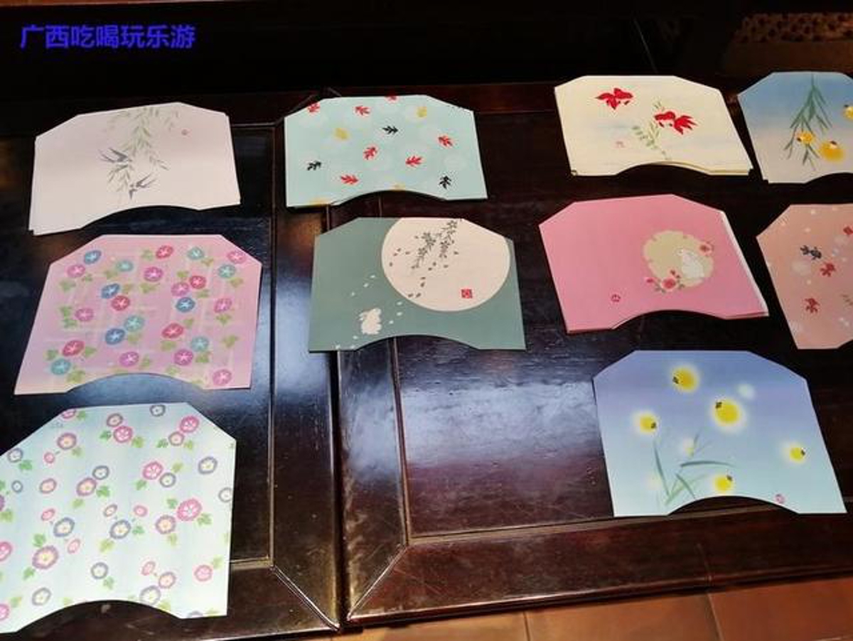 Instructor explaining fan stories