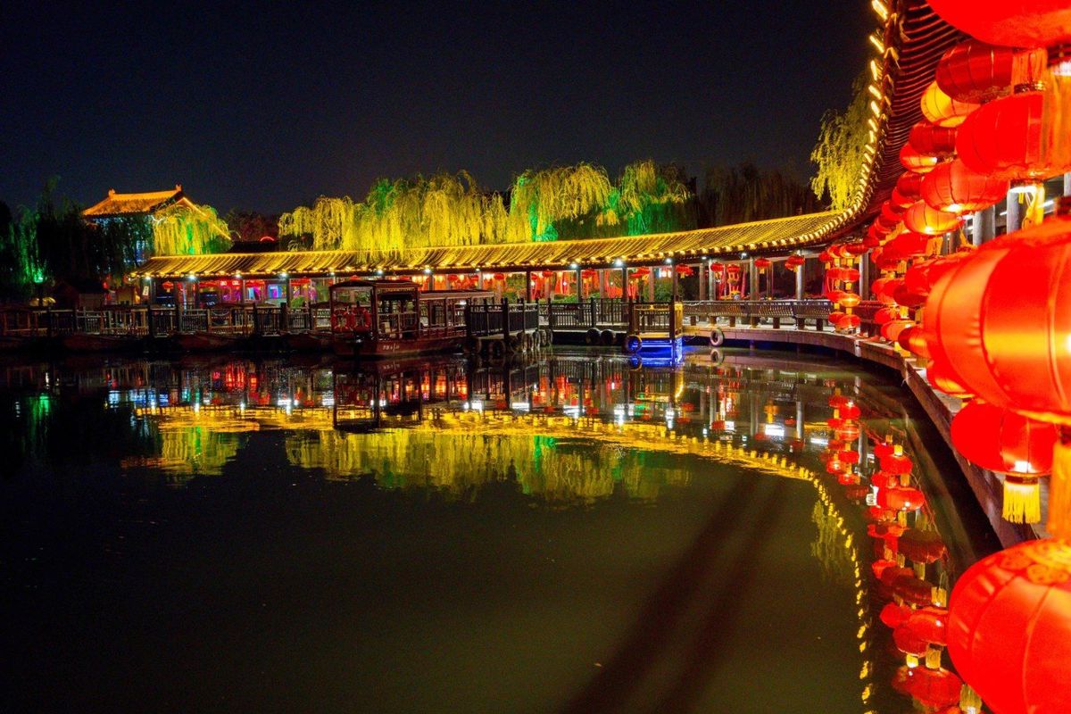 Chrysanthemum Show & Night Performances: 48 Hours at Kaifeng's Qingming Shanghe Garden