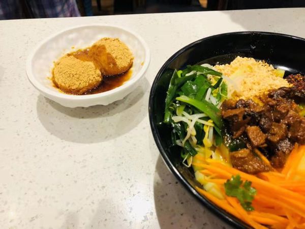 Kunming's Best Kept Secret: All-You-Can-Eat Wagyu + Lobster at Dianchi Houhai