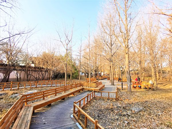 Strolling Through Taoran Pavilion