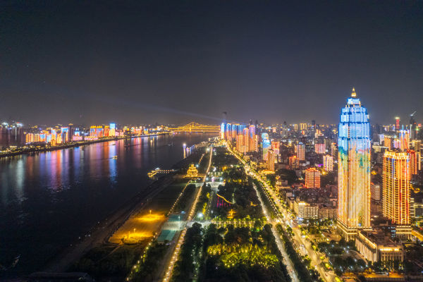 Wuhan Temple, Museum & Riverside Stroll