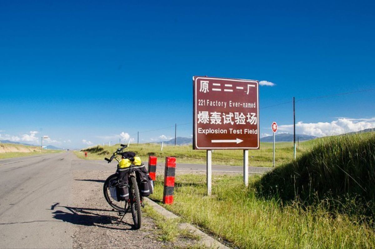 Hello, Li Huanying of Poetry and Distant Places