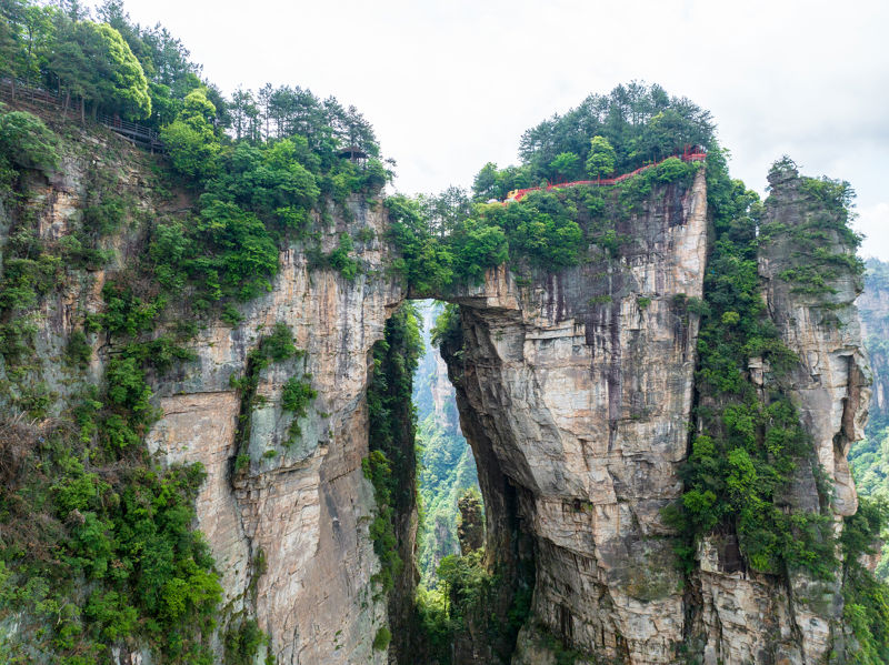 Tianxia Diyi Qiao (The First Bridge Under Heaven)