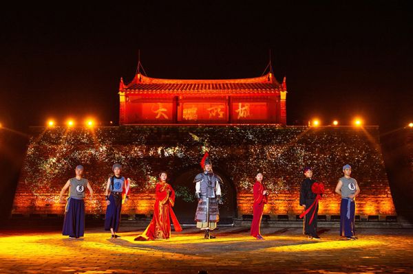 Dapeng Fortress & Jiaochangwei Beach Historical Seaside Day Trip