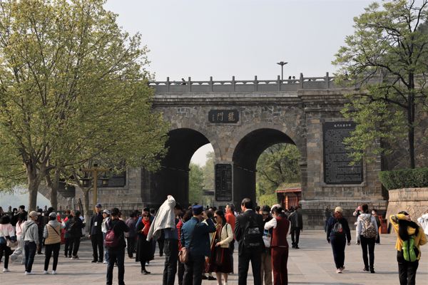 Henan Province: 8 Days Through Ancient Capitals