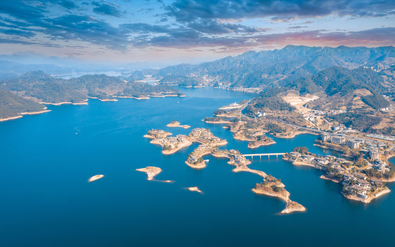 Thousand Island Lake Scenic Area