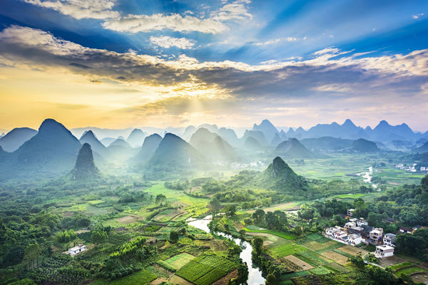 Yangshuo Landmarks: Li River Xingping & West Street Day Tour