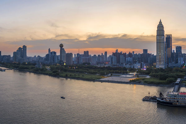 Hankou Riverside, Science Museum & Jianghan Road Day Trip