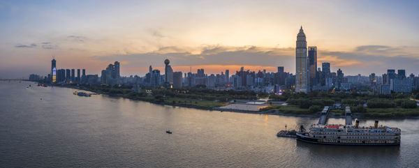 Hankou Riverside, Science Museum & Jianghan Road Day Trip