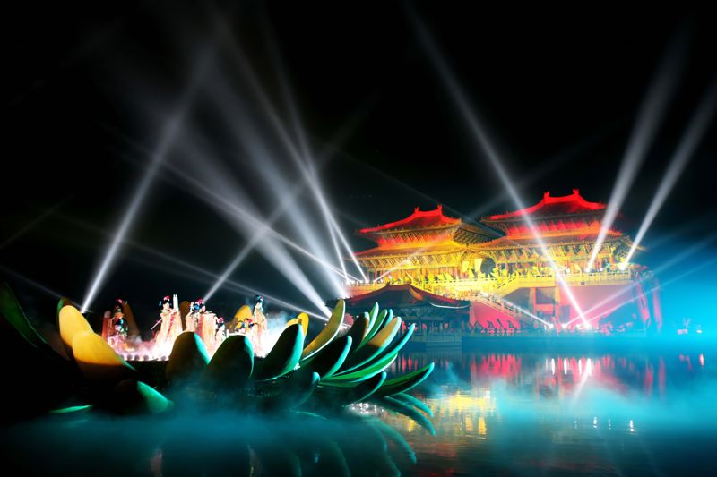 Qingming Riverside Landscape Garden