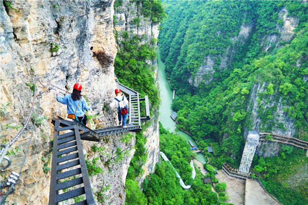 Zhangjiajie Grand Canyon Glass Bridge & Baofeng Lake Day Trip