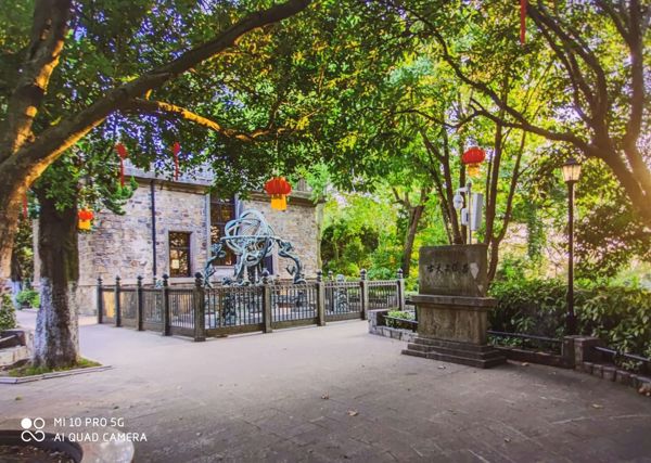 Nanjing: Two Days Along the Qinhuai River, Purple Mountain Breeze, and Ancient City Gates