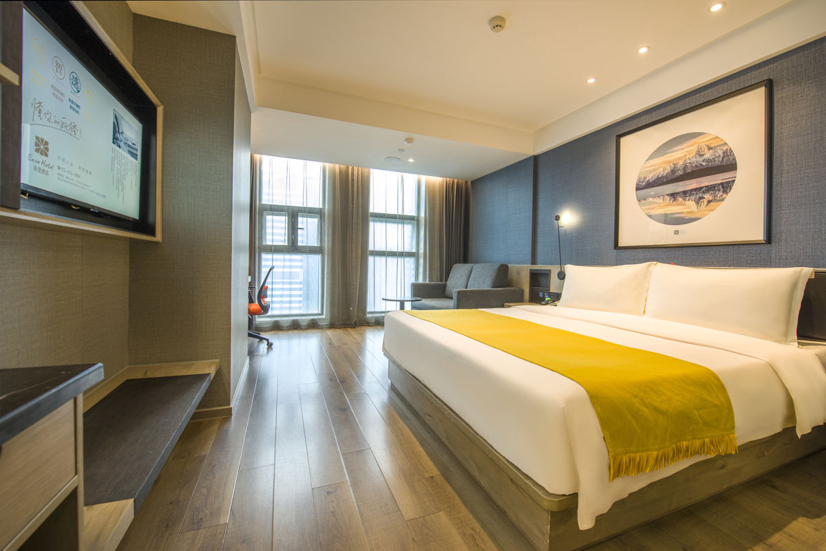 Chengdu Tianfu Square Hotel Guide: This Orange Hotel is Steps from the Square