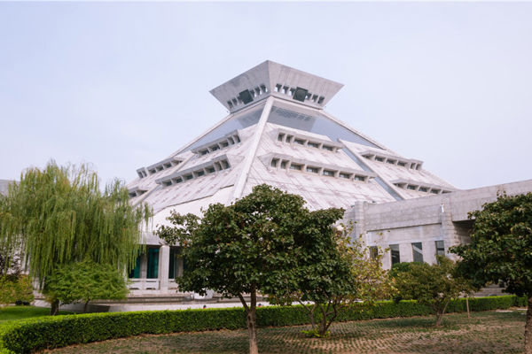 Ancient Shang Capital & Modern City Parks Day Trip