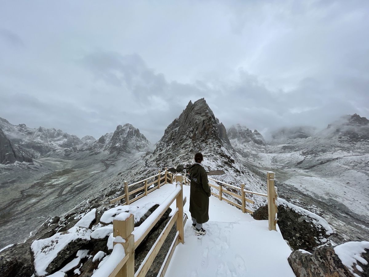 Wild Mountains, Bright Lakes: The Stone Paradise You Can't Crack - Lianbao Yeze