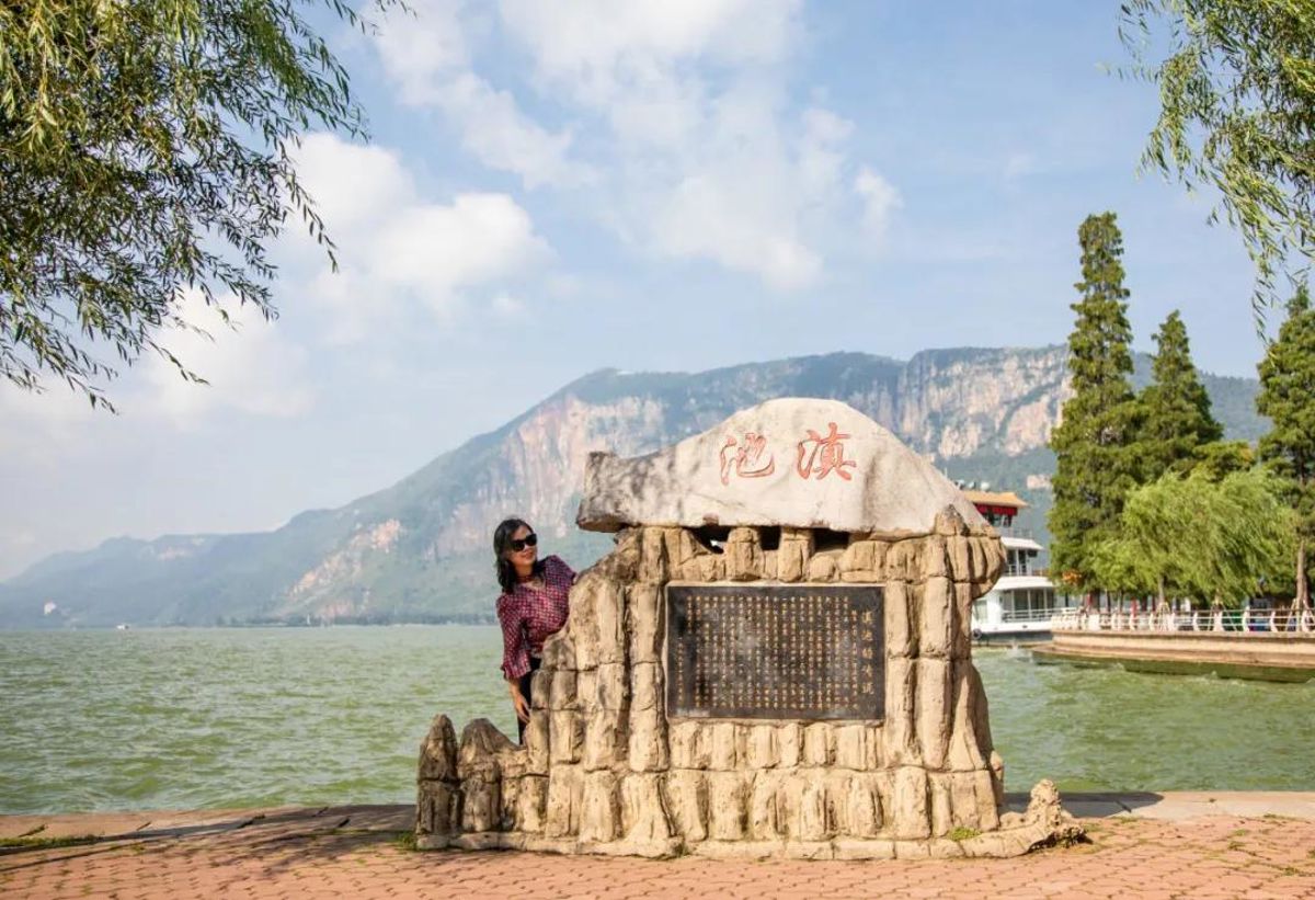 Kunming: A Wild Adventure Through Mountains and Lakes (2 Days)