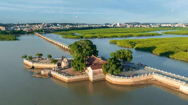 Luoyang Bridge & Chongwu Ancient City Coastal Culture Day Trip
